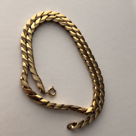 Elegant Gold Chain Necklace - Picture 2 of 6
